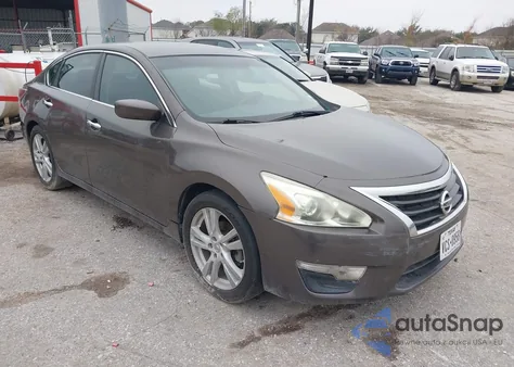 2015 Nissan Altima 2.5/2.5 S/2.5 Sl/2.5 Sv z USA, uszkodzony, nr VIN 1N4AL3APXFN916579